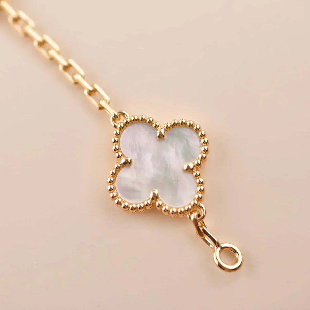 [Eterna Jewels]CLOVER WHITE PEARL MOP 5 MOTIF BRACELET COLLECTION
