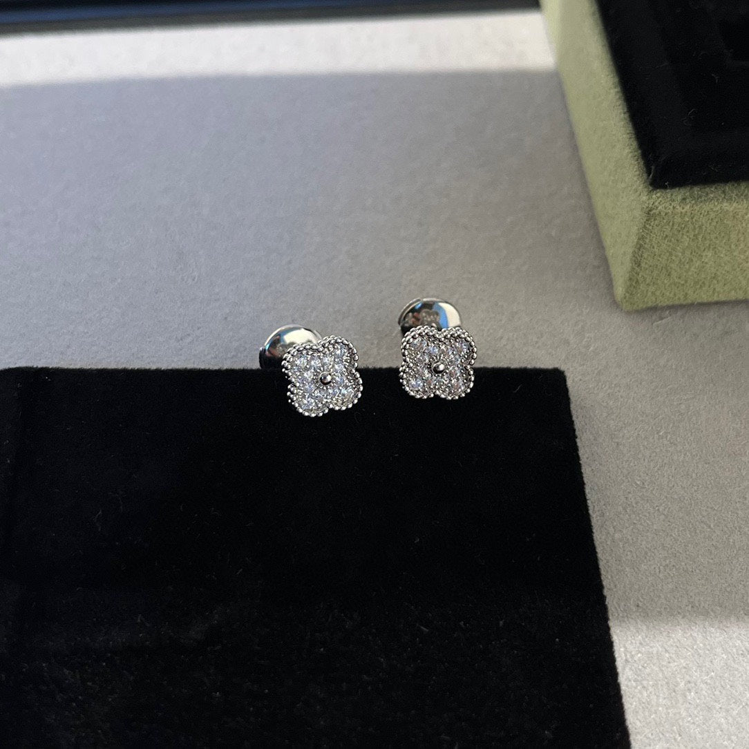 [Eterna Jewels]CLOVER MINI DIAMOND STUD EARRINGS