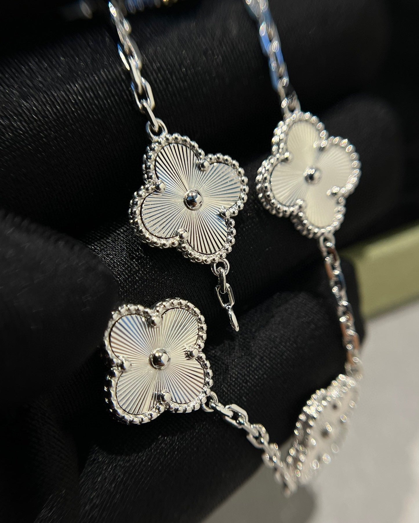 [Eterna Jewels] CLOVER 5 MOTIF LASER BRACELET COLLECTION